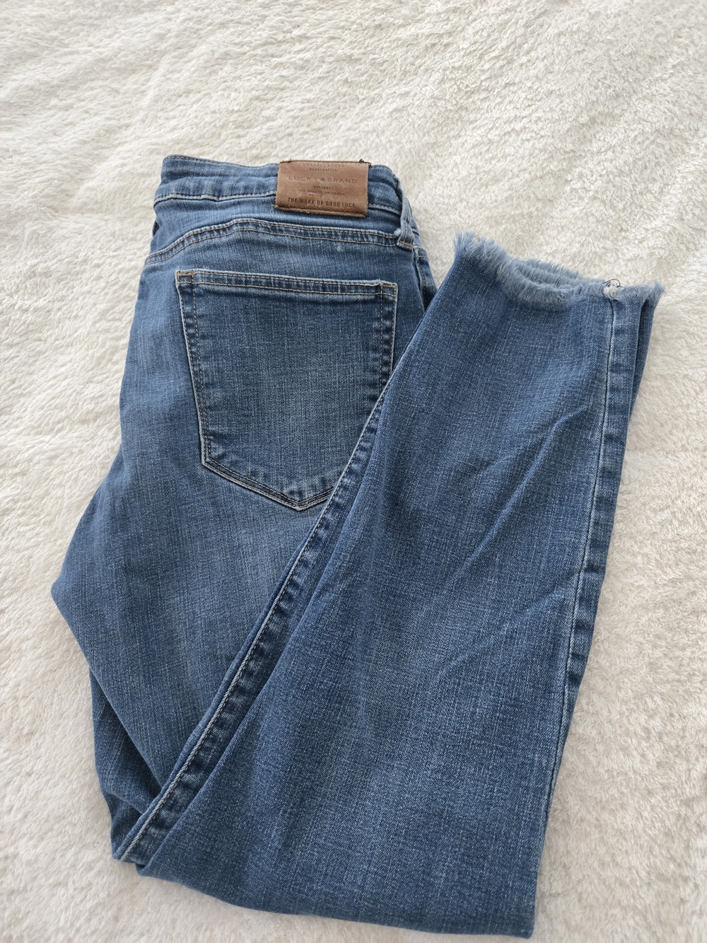 Lucky Brand Women’s Blue Denim Jeans with Frayed Hem